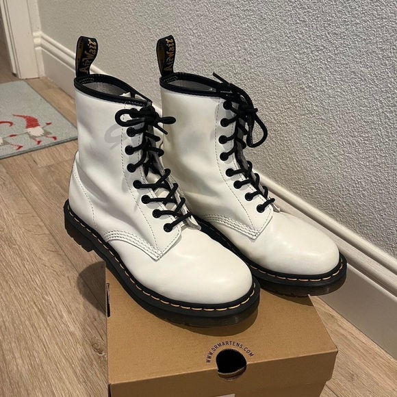 1460 W Dr. Martens White - Picture 4 of 4